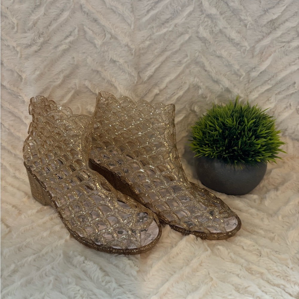 Chic Gold Women's Sandals